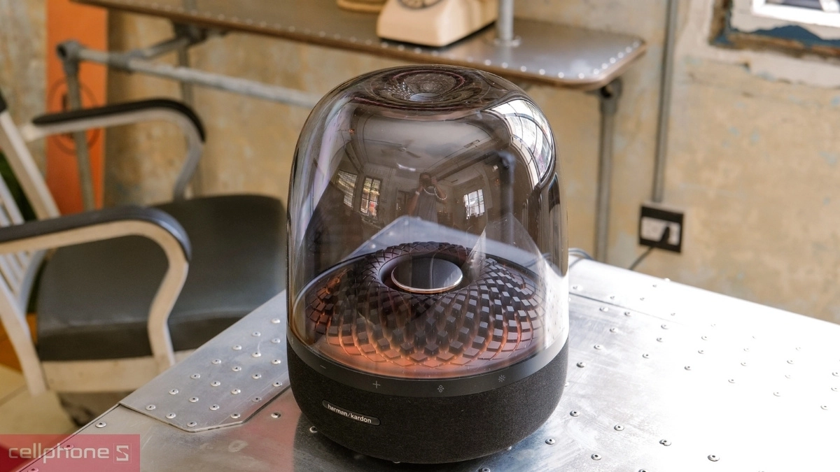 Công suất mạnh mẽ, âm trường rộng mở