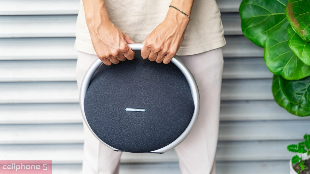 Harman Kardon Onyx Studio 8