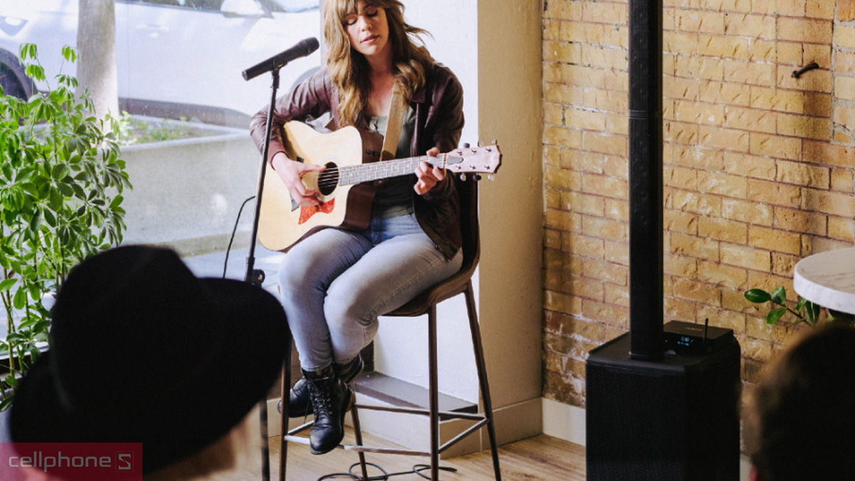 Thiết bị âm thanh chuyên nghiệp phục vụ biểu diễn acoustic
