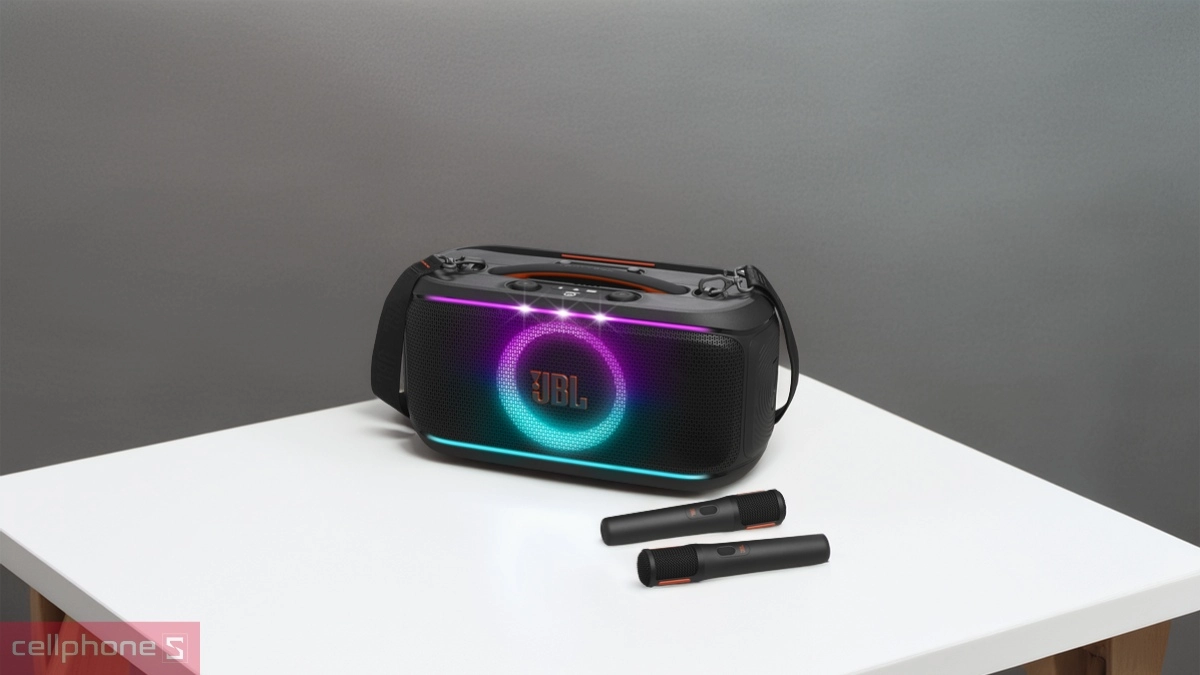 Micro được đính kèm theo loa JBL PartyBox On The Go 2