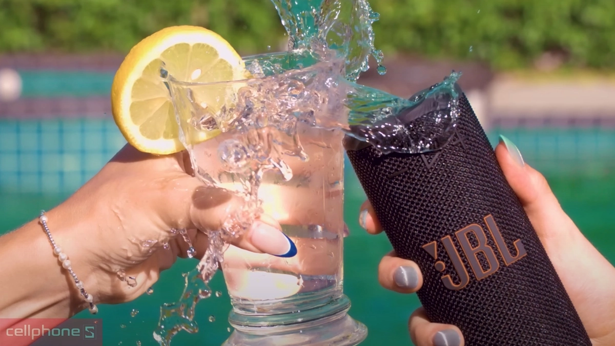 Chuẩn kháng nước loa JBL Grip