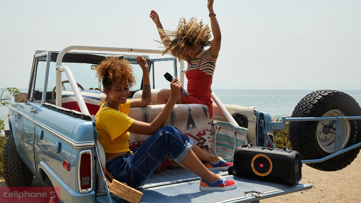 Loa Bluetooth JBL PartyBox OTG với công suất đầu ra lên đến 100W RMS