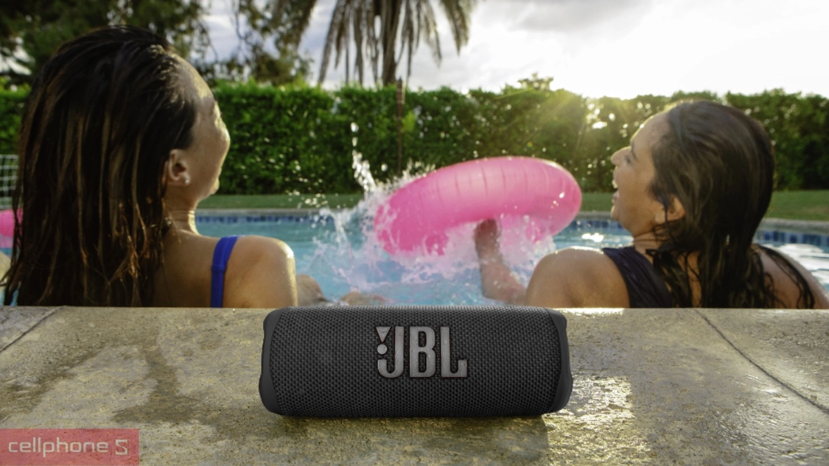 Giá loa JBL dễ tiếp cận, chất âm vượt mong đợi