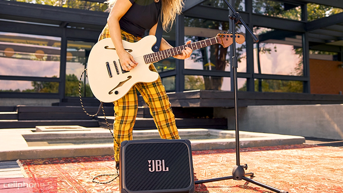 JBL BandBox Trio sử dụng pin Li-ion 68Wh