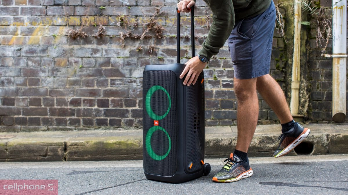 Loa JBL có đèn LED sống động 