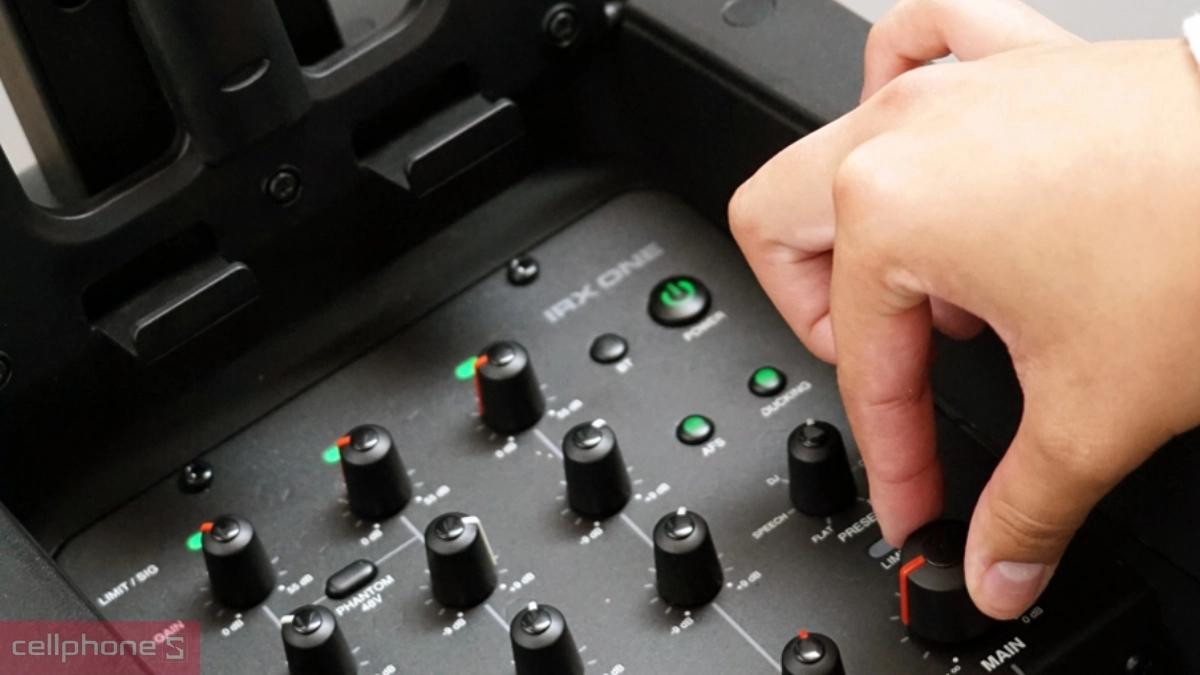 Khả năng kết nối ngoại vi và các tính năng hiện đại của loa thùng karaoke JBL Irxone