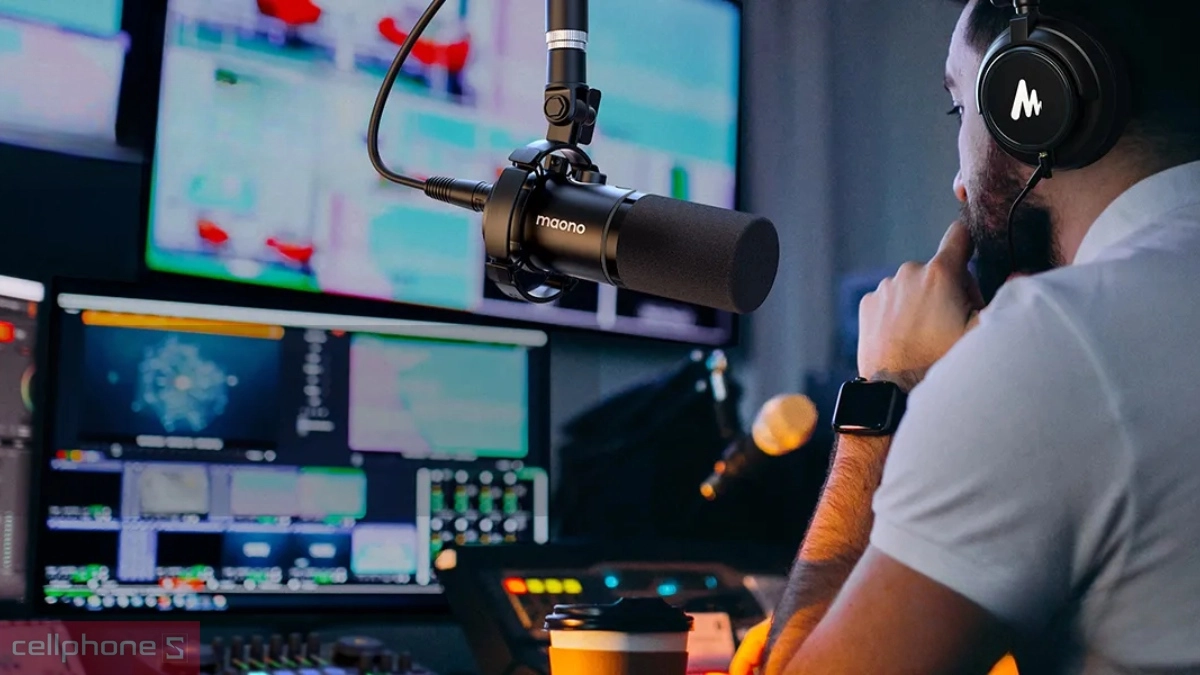 Thu âm chuyên nghiệp với Microphone thu âm Maono RGB PD200X (gồm giá đỡ)