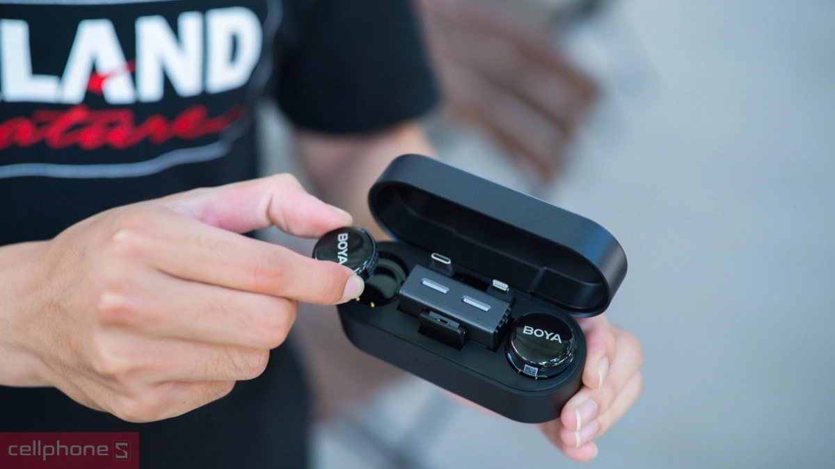 Thiết kế microphone thu âm Boya Link 3 ( 2TX + 1RX + Lightning, Type-C Adapter)