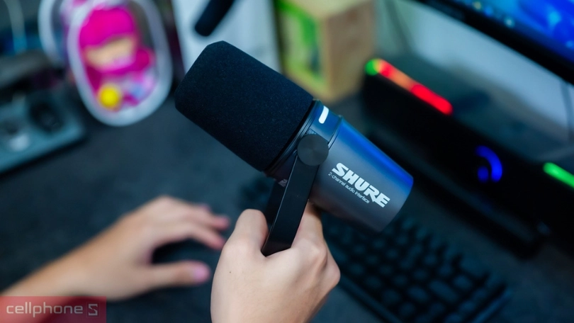 Thiết kế microphone thu âm Shure MV7i