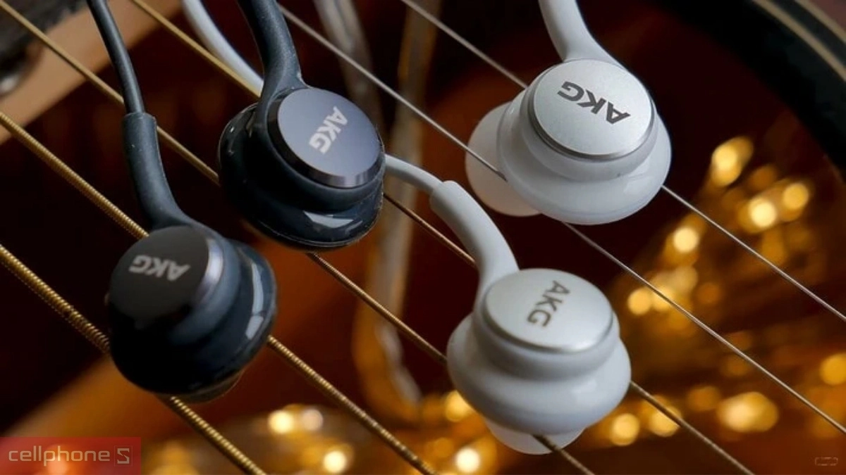 Tai nghe AKG giá bao nhiêu tiền