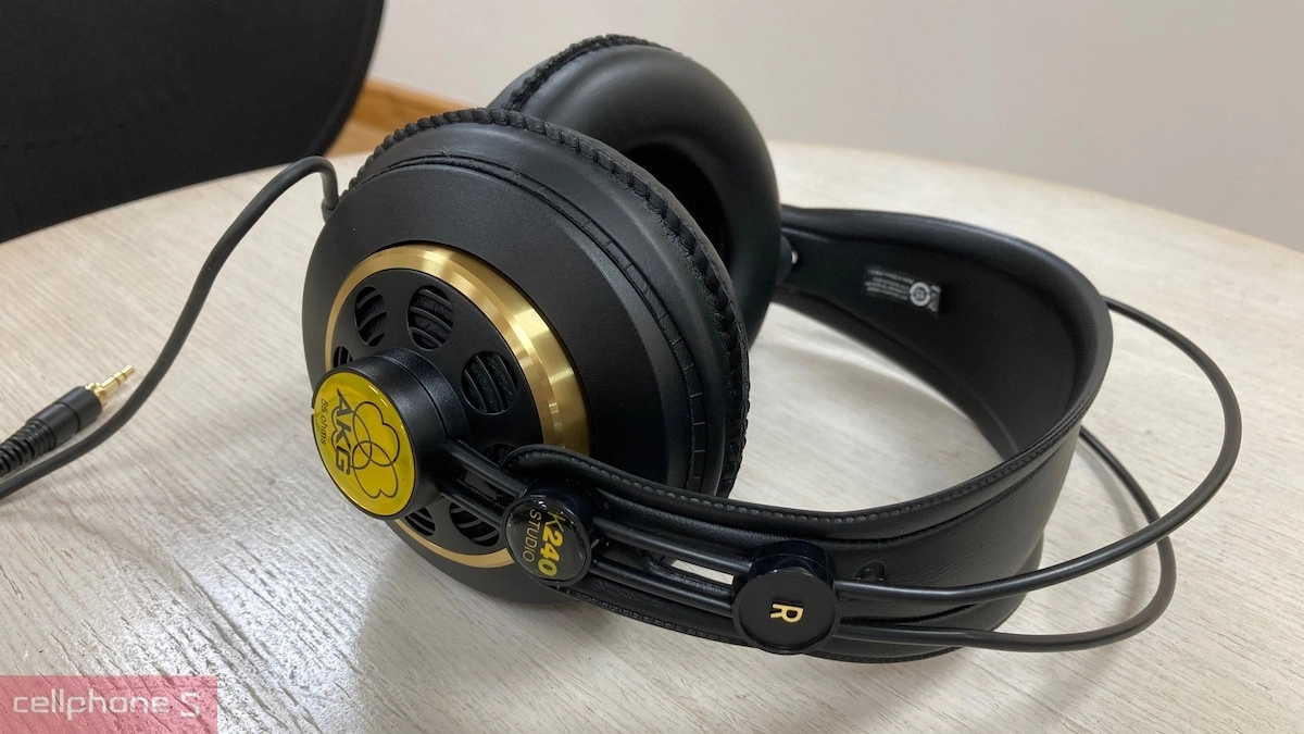 Tai nghe AKG dành cho phòng thu