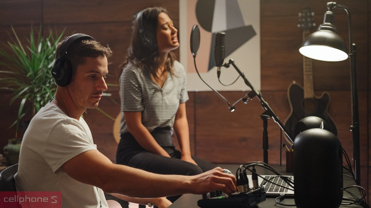 So sánh tai nghe kiểm âm AKG K361