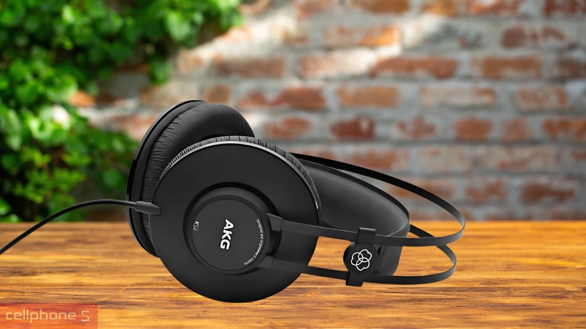 Kết nối tai nghe kiểm âm AKG K52