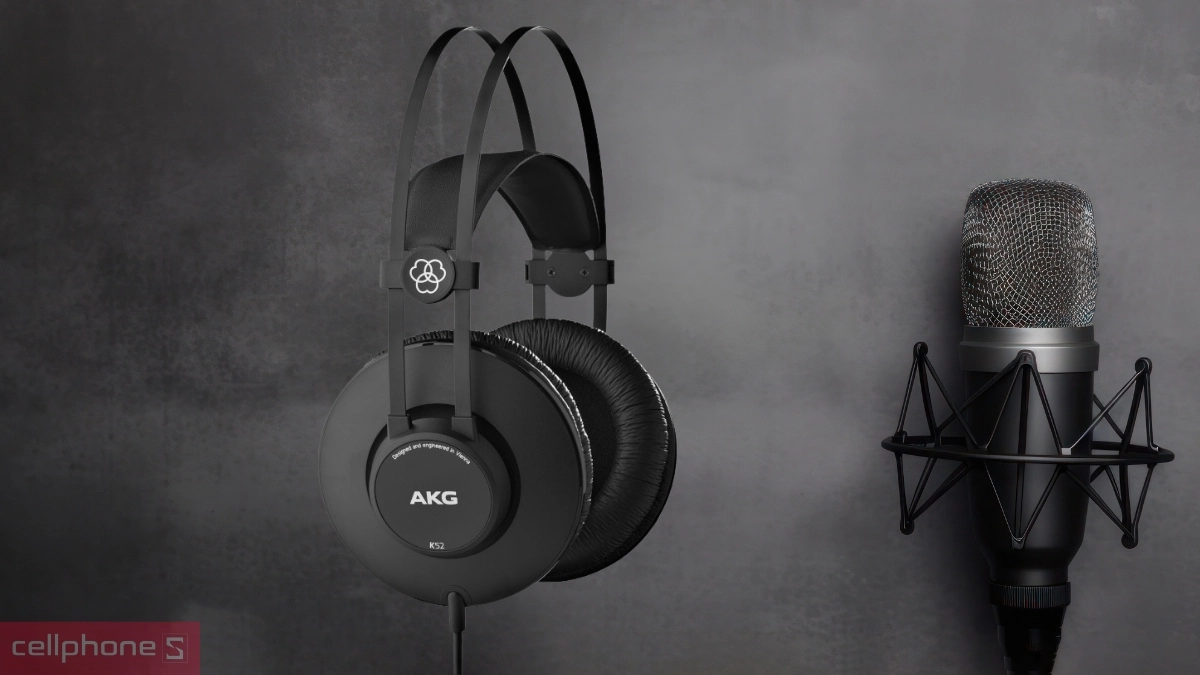 Kết nối tai nghe kiểm âm AKG K52