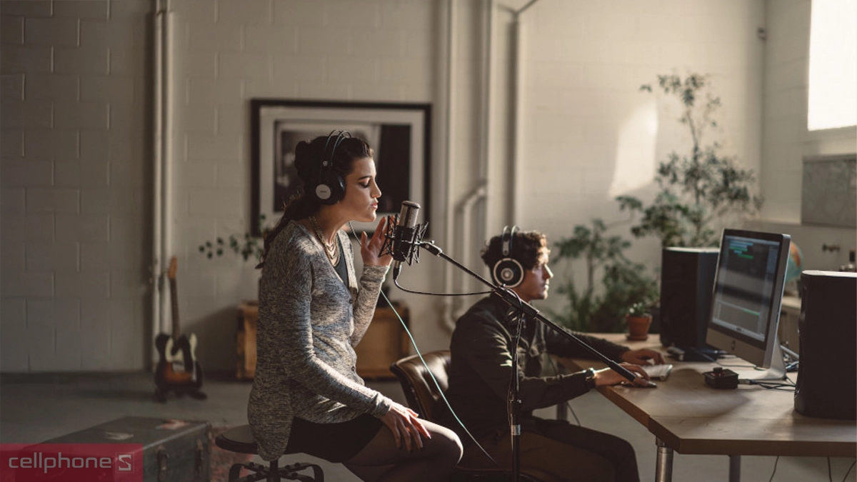 Tính năng tai nghe kiểm âm AKG K72