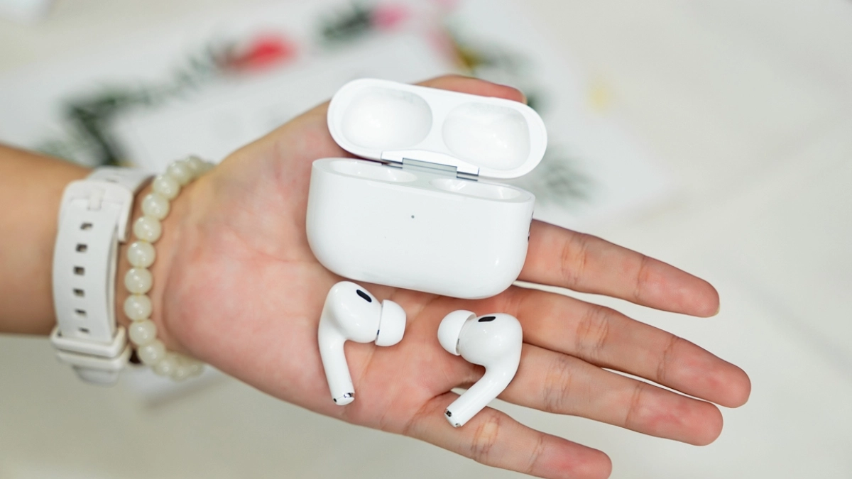 Cảm biến da giúp tai nghe bật tắt chủ động khi cần dùng