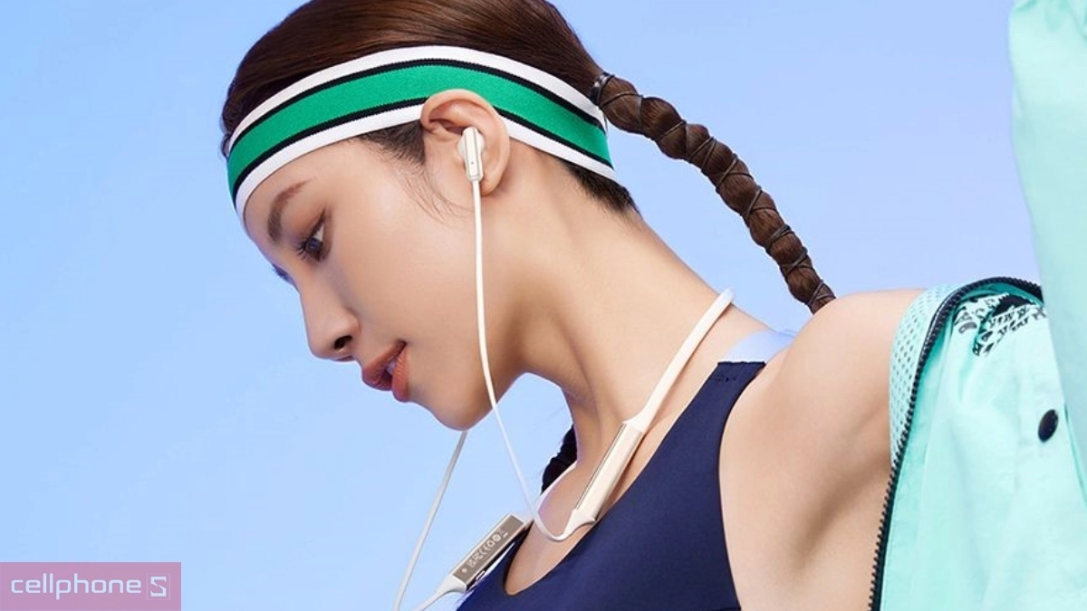 Thiết kế over-ear mang lại cảm giác đeo thoải mái