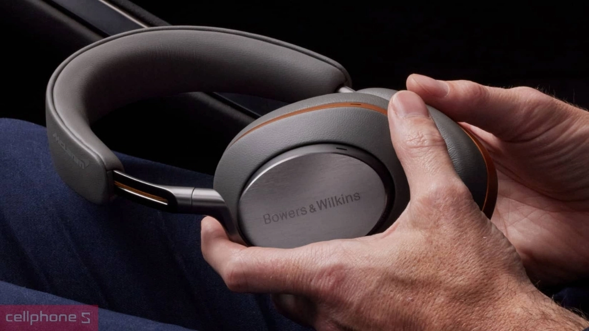 Bowers & Wilkins PX8