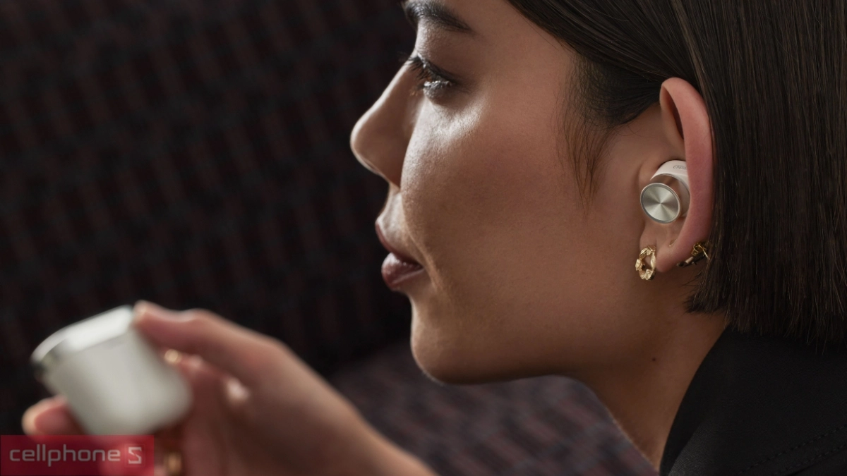 Đàm thoại trên tai nghe Bowers & Wilkins Pi7 S2