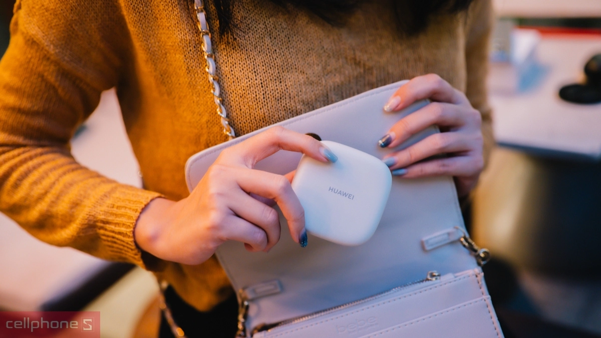 Tại sao nên mua tai nghe Huawei giá rẻ tại CellphoneS