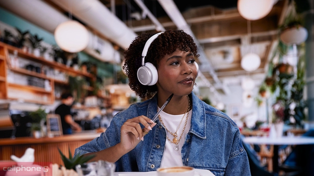 Khả năng đàm thoại trên tai nghe Bluetooth chụp tai JBL Live 680NC
