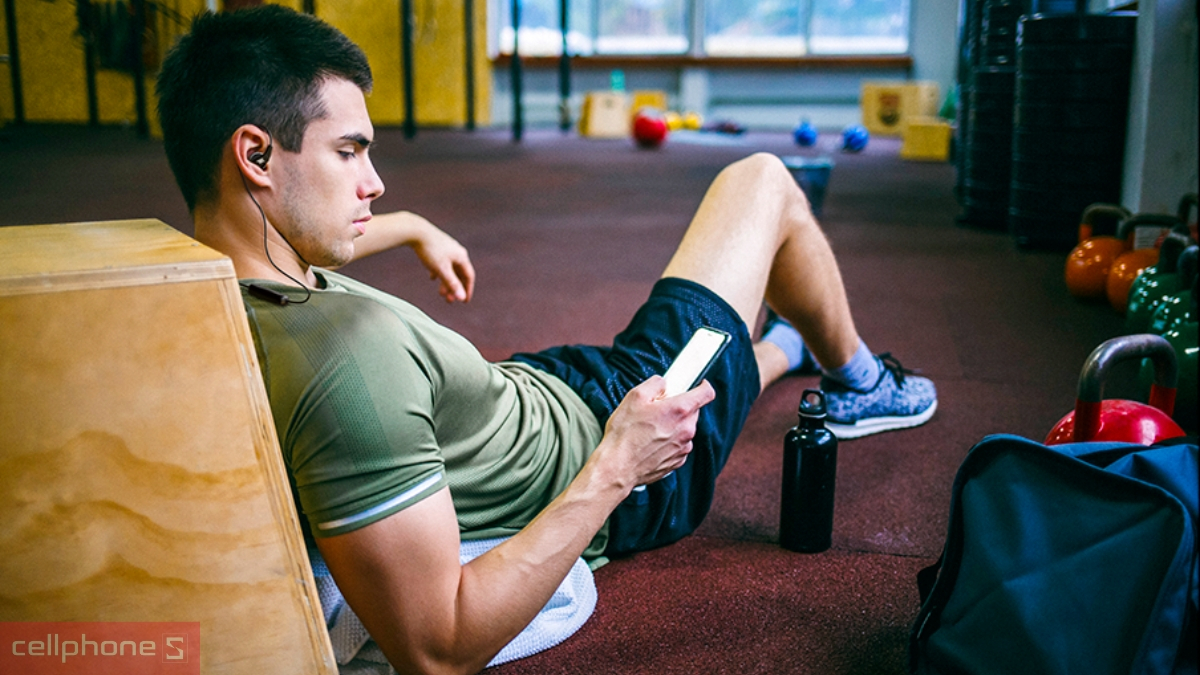 Đàm thoại trên tai nghe Bluetooth JBL Endurance Run 3BT