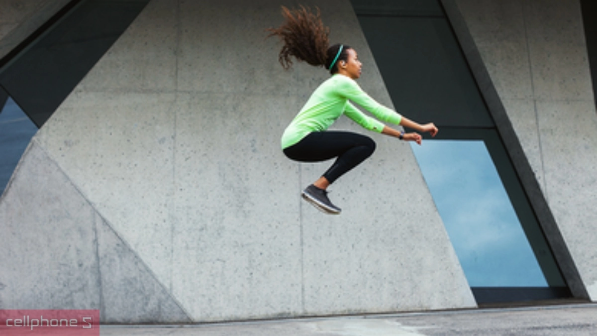 Endurance Zone có thiết kế công thái học với móc tai uốn cong