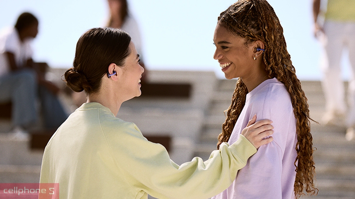 Tai nghe JBL Soundgear Clips được trang bị 4 micro 