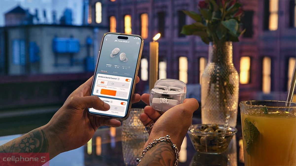 Khả năng kết nối, điều khiển của tai nghe không dây JBL Tune Buds 2 Ghost