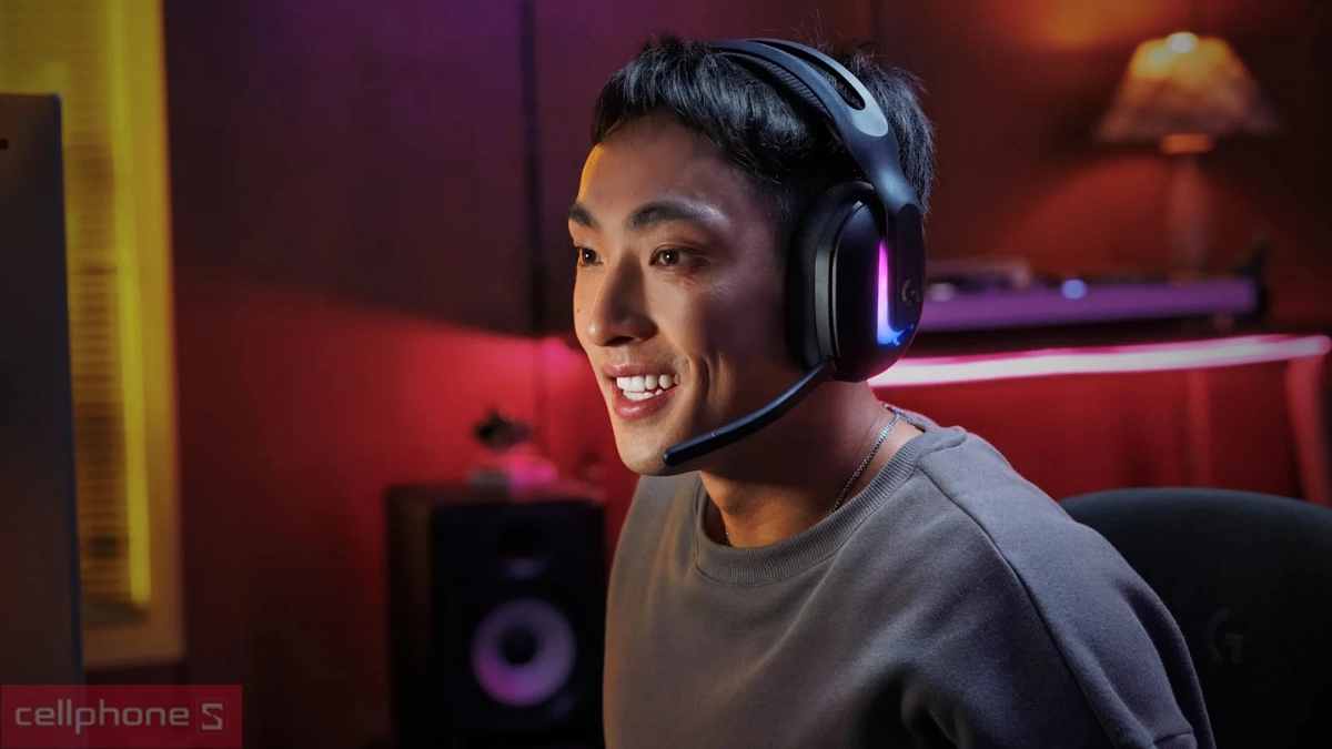 Thiết kế tai nghe chụp tai Logitech G522 Lightspeed