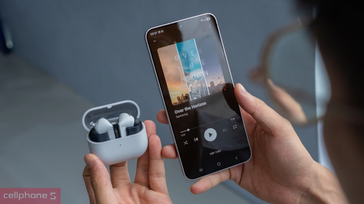 Khả năng kết nối linh hoạt của tai nghe Bluetooth Samsung Galaxy Buds 3 FE