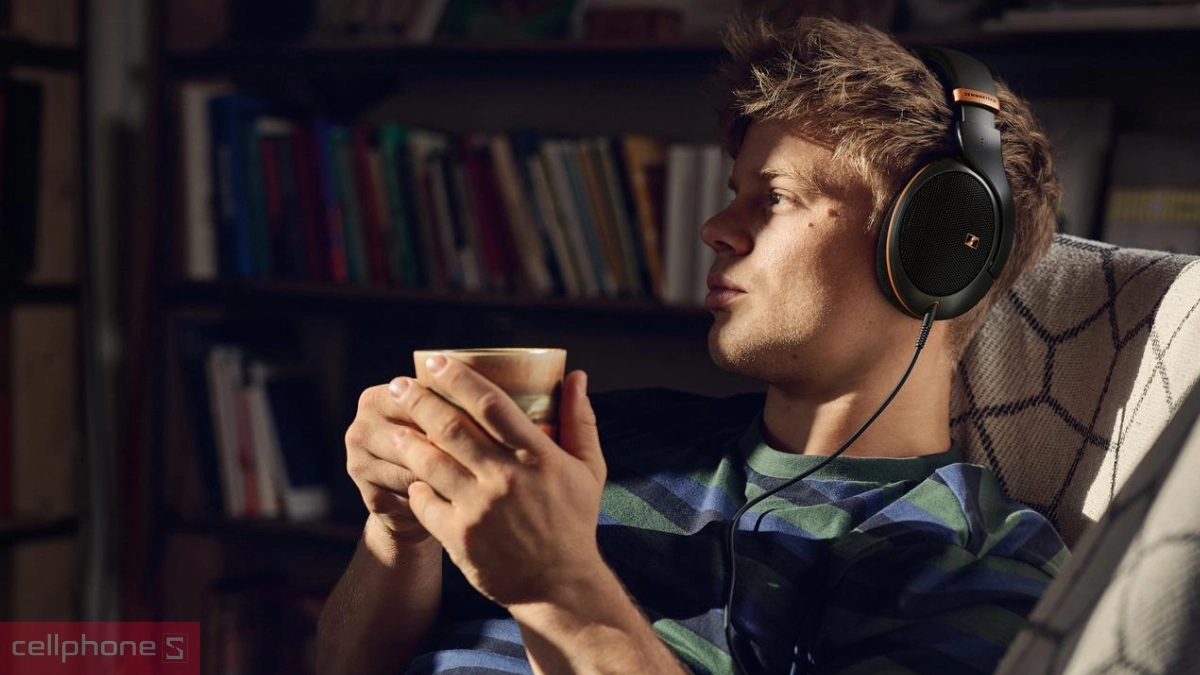 Thiết kế tai nghe chụp tai Sennheiser HD 505