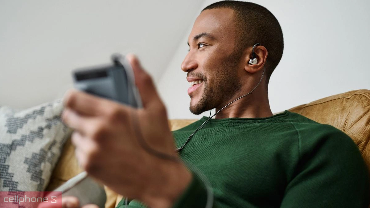 Thiết kế tai nghe nhét tai Sennheiser IE 900