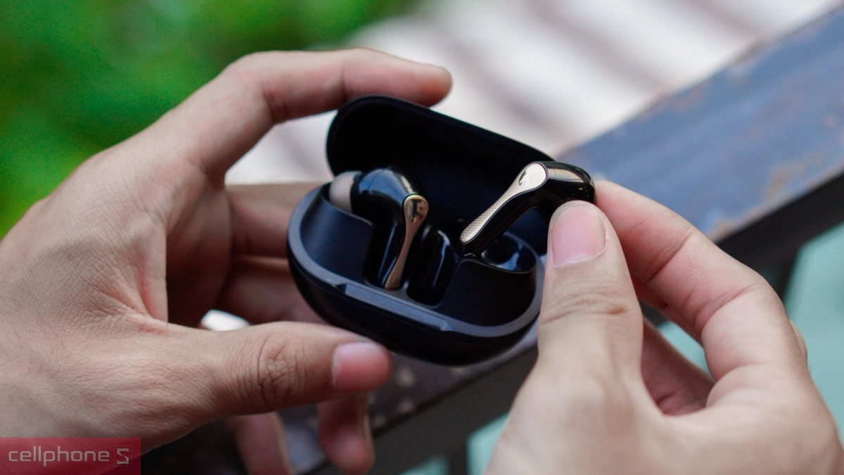 Thiết kế tai nghe không dây Soundpeats Air 5 Pro Plus