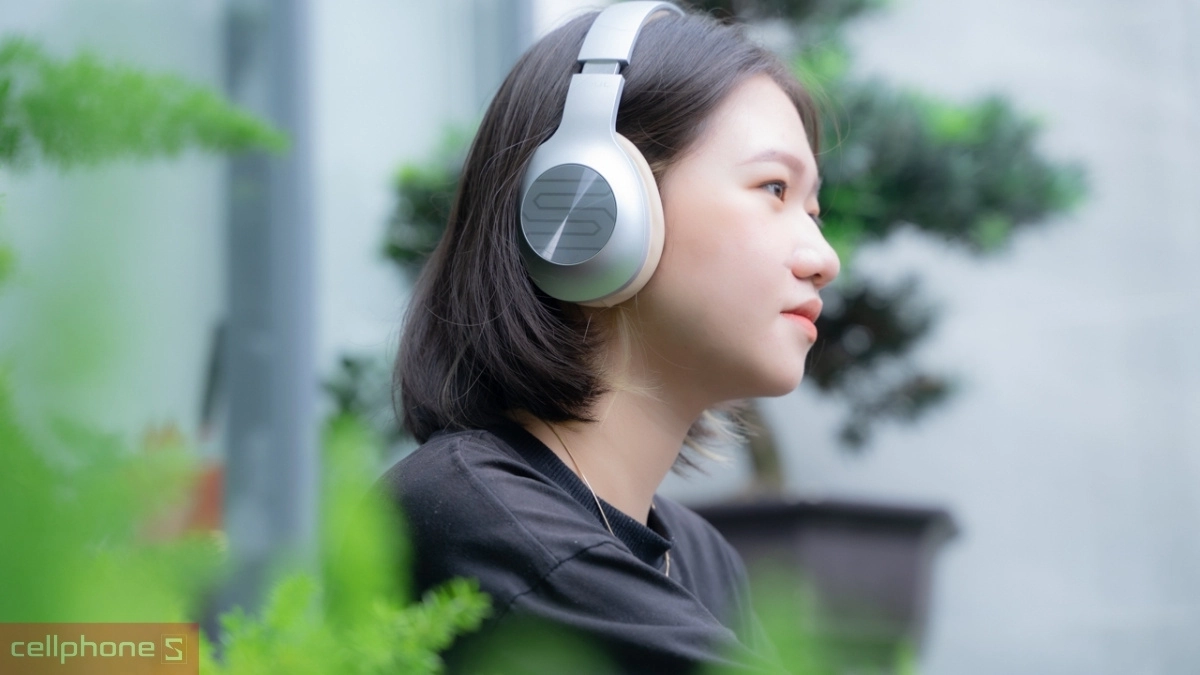 Tai nghe chụp tai có dây