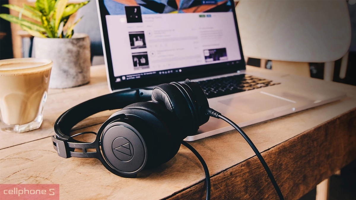 Tai nghe kiểm âm là gì