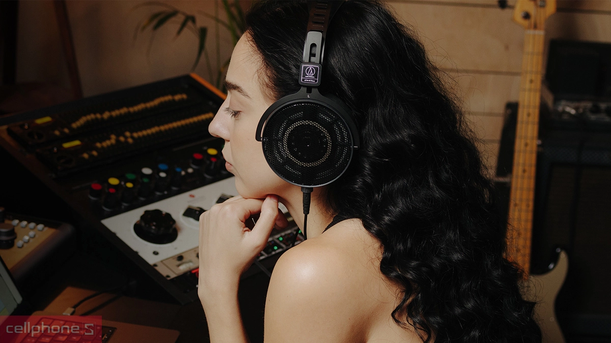 Ứng dụng thực tế của tai nghe kiểm âm