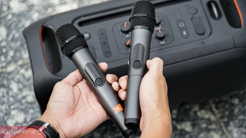 Nên mua Micro Karaoke không dây hãng jbl không
