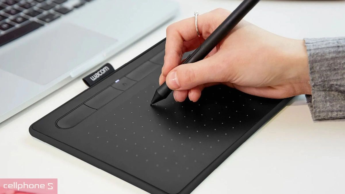 Bảng vẽ Wacom có hỗ trợ nhận diện nét vẽ mượt mà