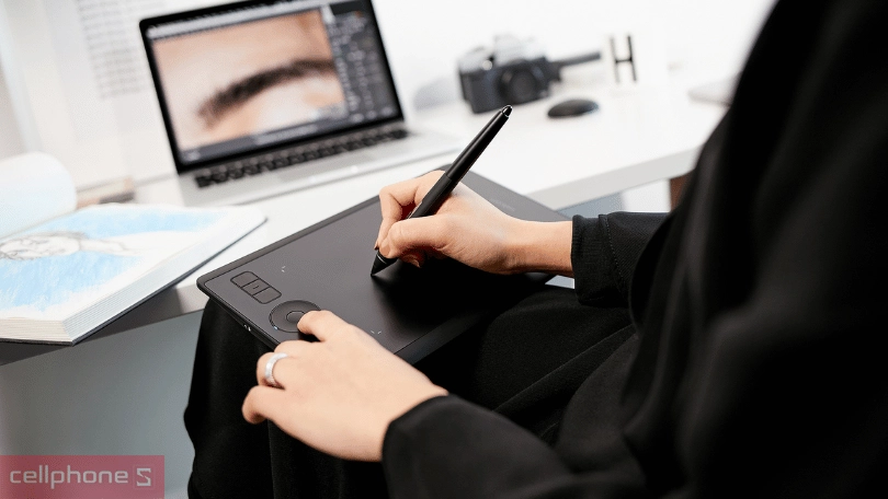 Bảng vẽ Wacom Intuos Pro - Small PTH460 - Thiết kế hiện đại