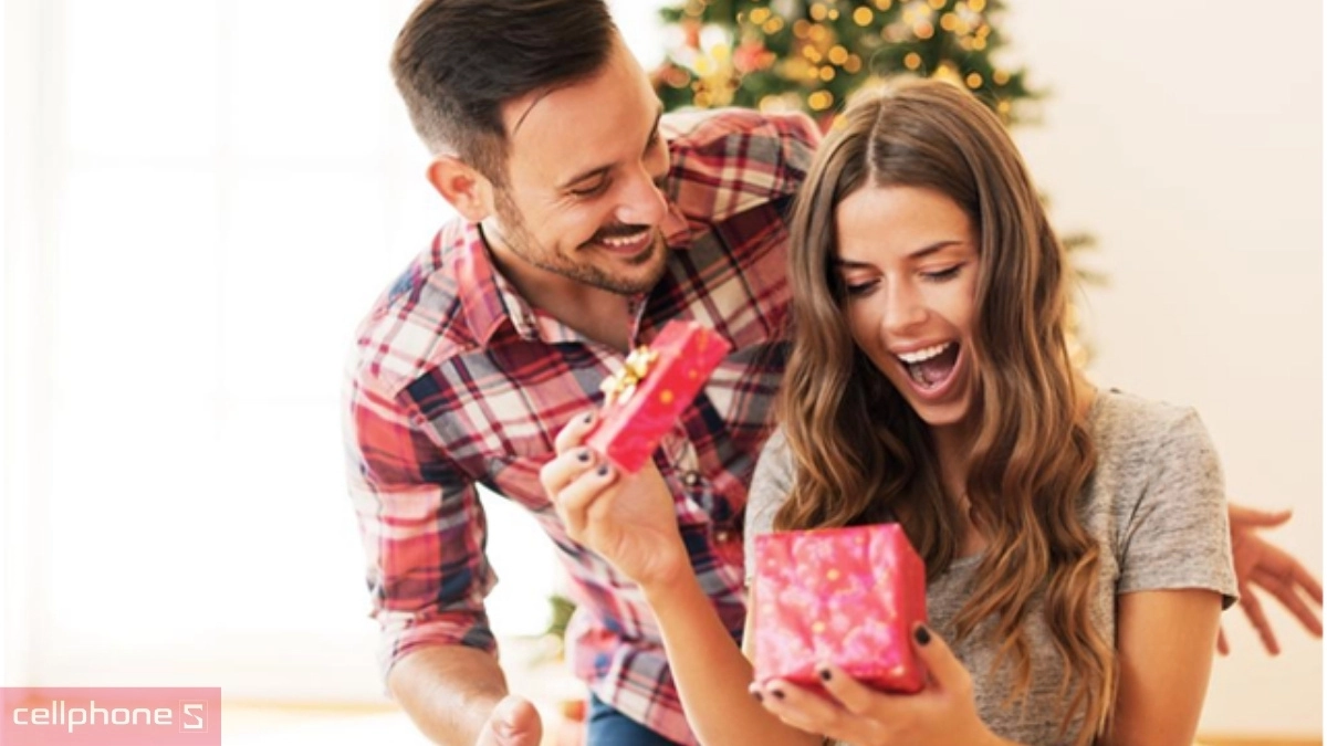 Quan tâm sở thích để chọn quà 20/10 cho người yêu