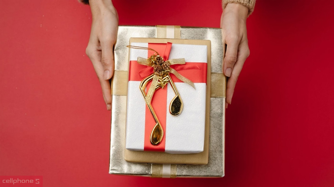 Nên mua quà 8/3 cho cô giáo phù hợp với ngân sách bản thân Nên mua quà 8/3 cho cô giáo phù hợp với ngân sách bản thân