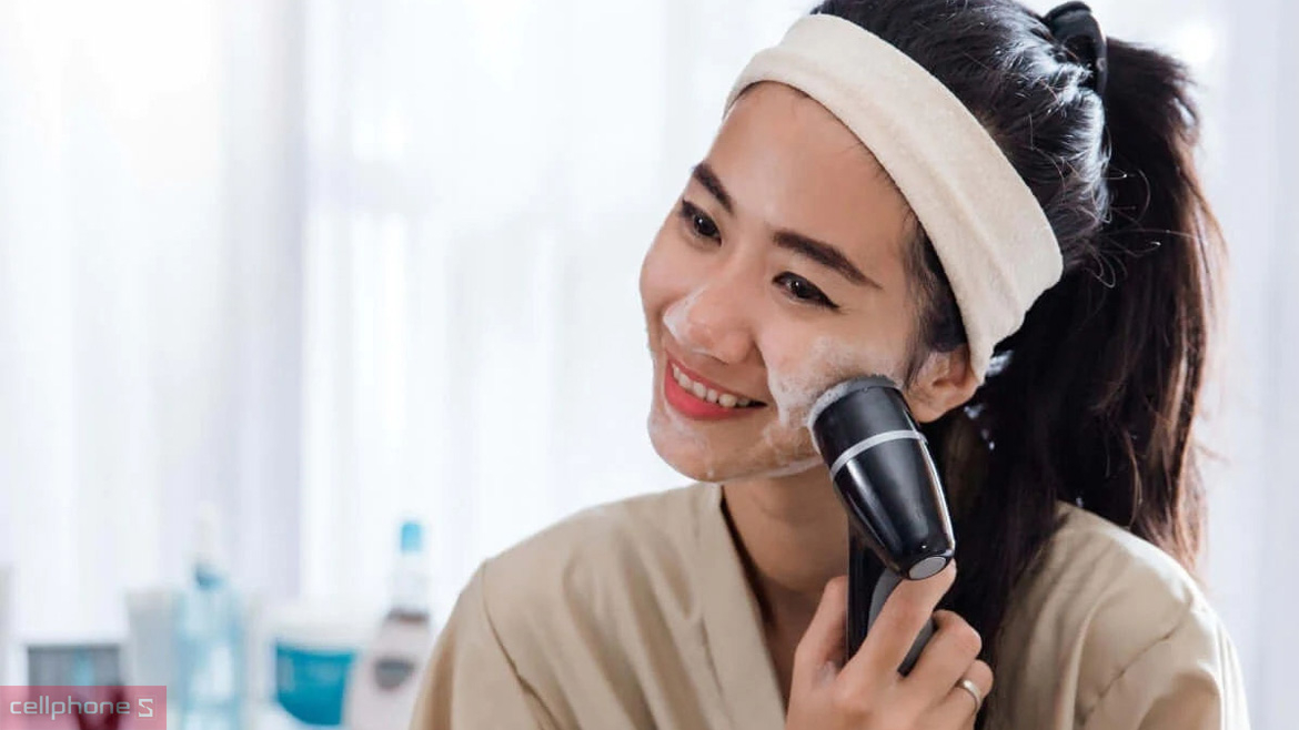 Máy rửa mặt là món quà 8/3 cho cô giáo thiết thực Máy rửa mặt là món quà 8/3 cho cô giáo thiết thực