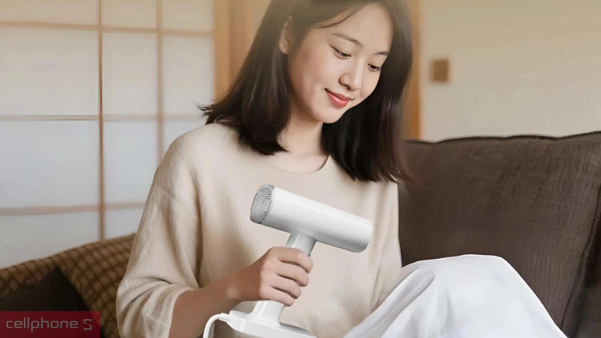 Công suất, tính năng an toàn của bàn ủi hơi nước cầm tay AQUA AQS-W2598(W)