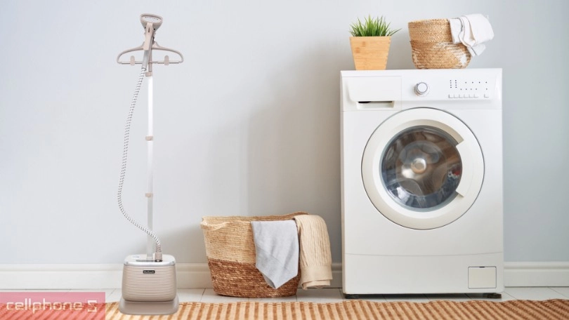 Bàn ủi hơi nước đứng Bluestone GSB-3941 lực phun mạnh với công suất 1800W