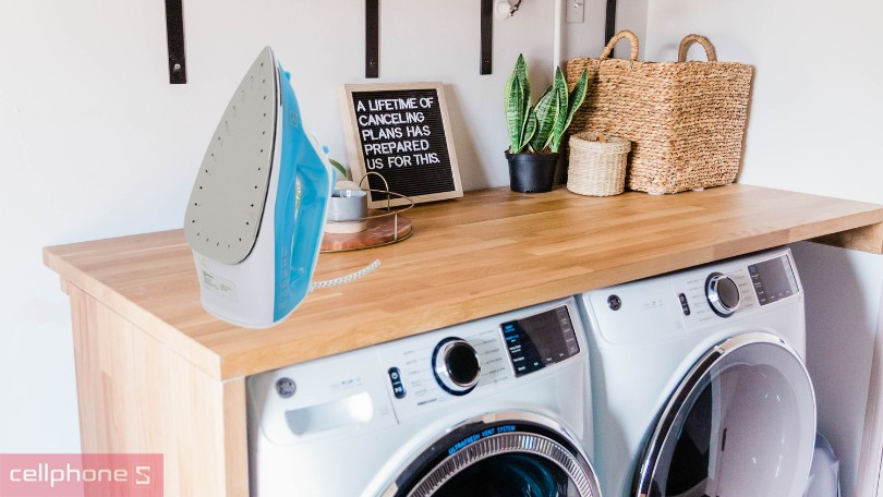 Thiết kế bàn ủi hơi nước Electrolux ESI4017