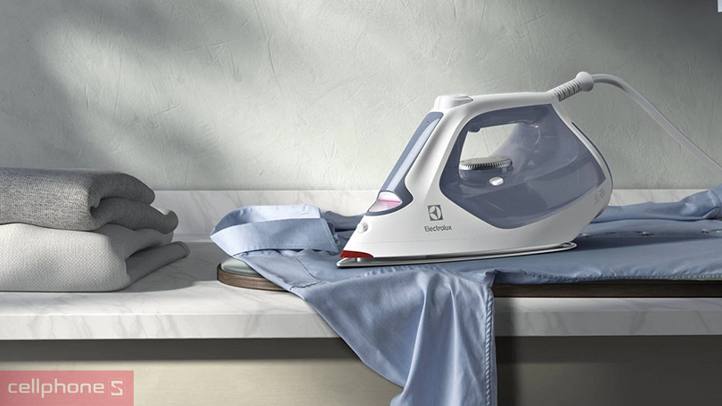 Cách dùng bàn ủi hơi nước Electrolux Refine 700 2400W E7SI1-60WB