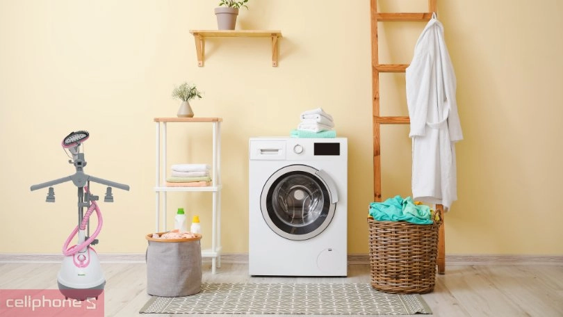 Bàn là hơi nước đứng Kangaroo KG755 hiệu quả hơn nhờ công suất, bình chứa và lực phun hơi lớn 