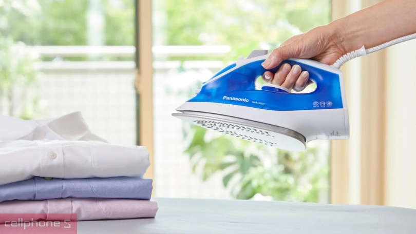 Thiết kế bàn ủi hơi nước Panasonic NI-M300TARA 1800W