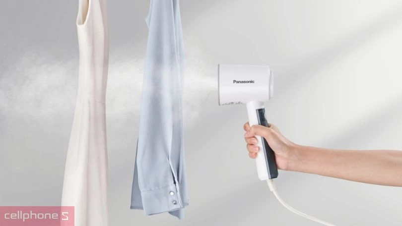 Bàn ủi hơi nước cầm tay Panasonic NI-GHD015WRA 1300W tiện ích, hiện đại